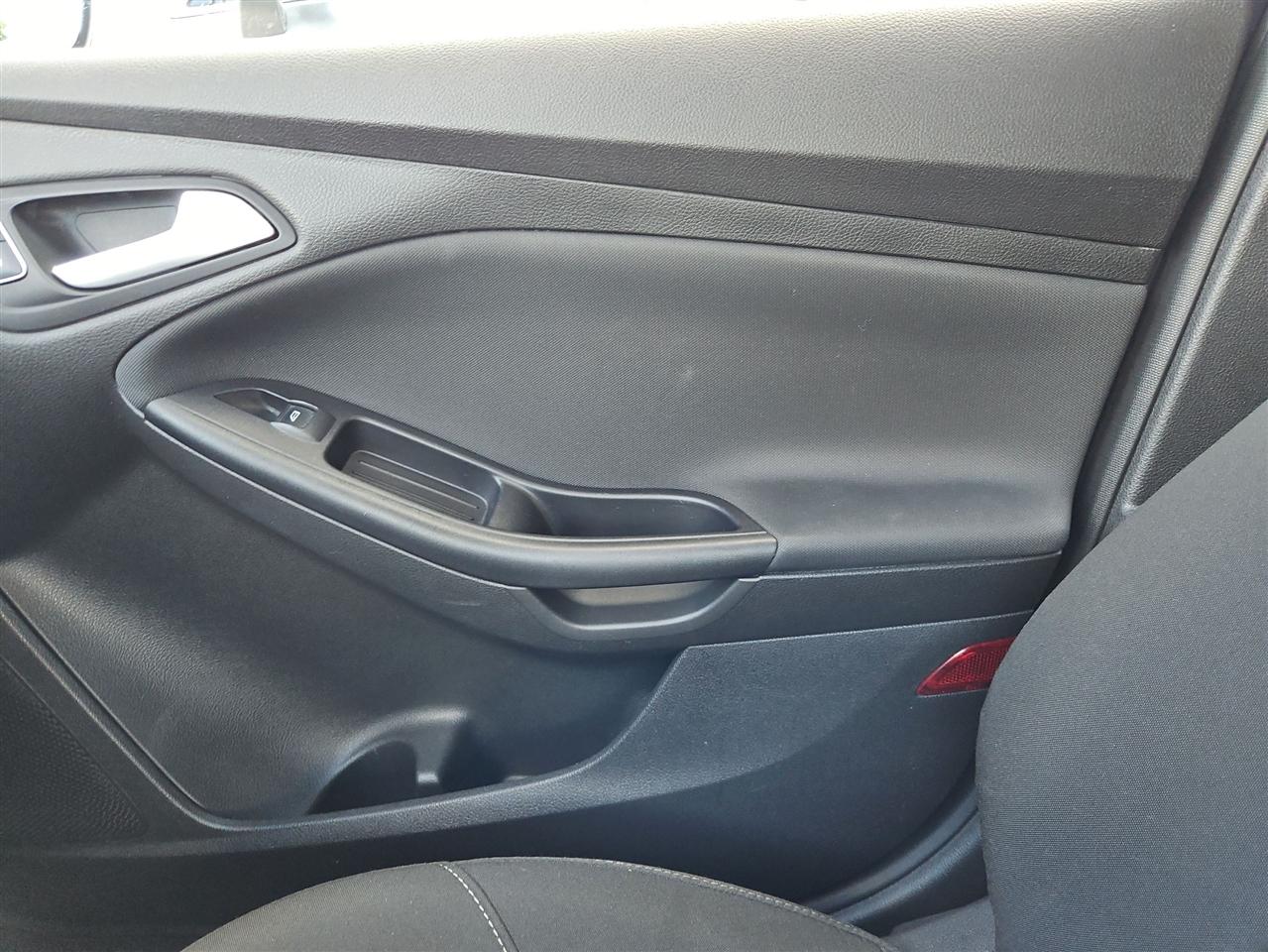 Ford Focus SE Sedan 2016