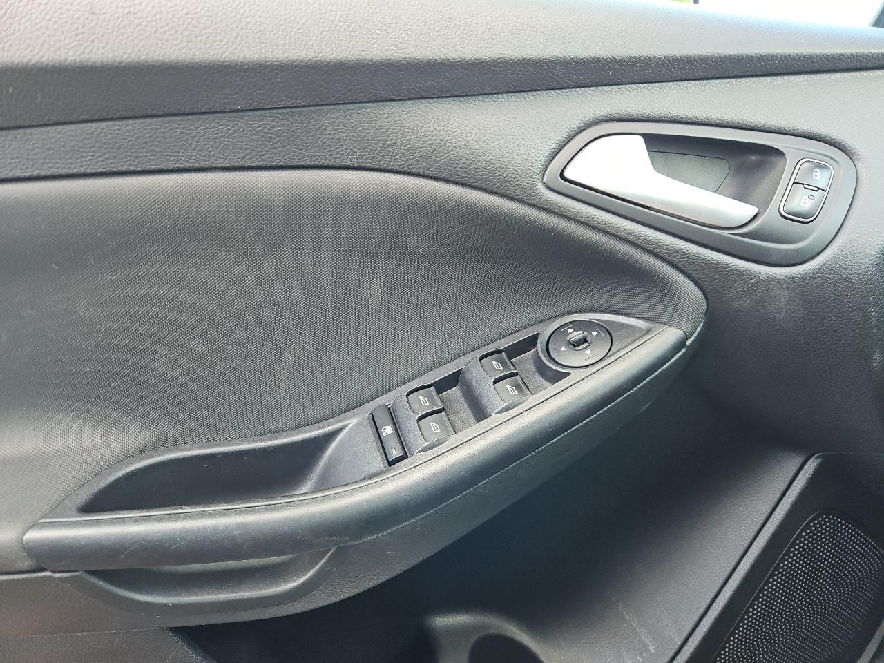 Ford Focus SE Sedan 2016
