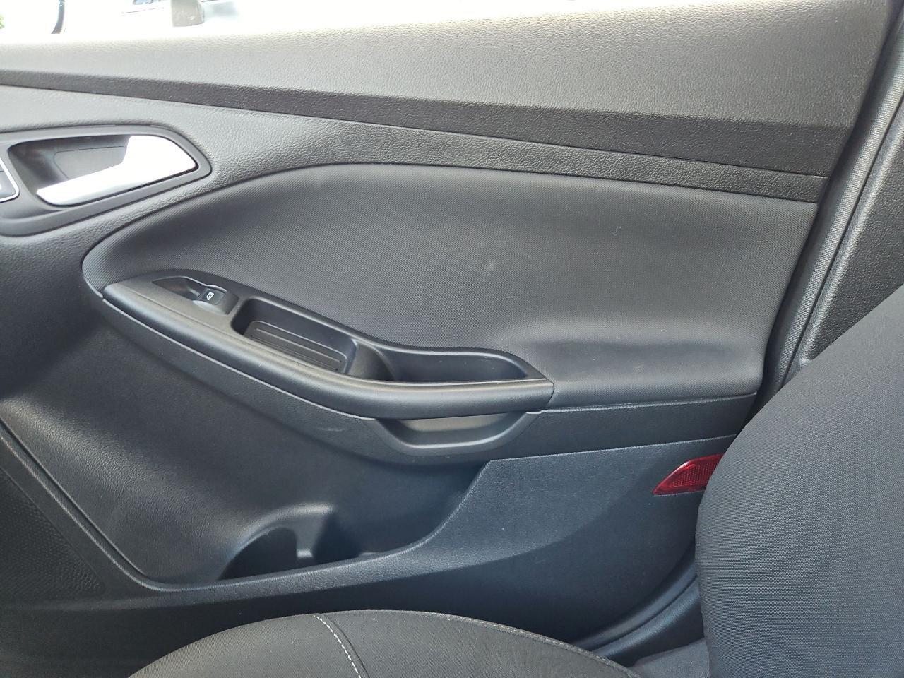 Ford Focus SE Sedan 2016