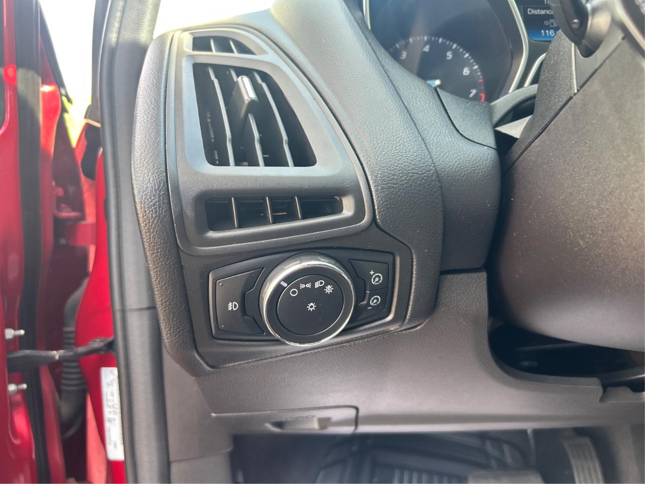 Ford Focus SEL Sedan 2012