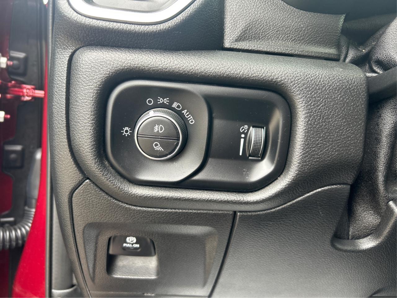 RAM 1500 Big Horn Crew Cab SWB 4WD 2020