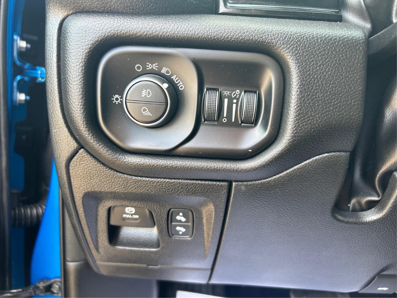 RAM 1500 Laramie Crew Cab SWB 4WD 2025