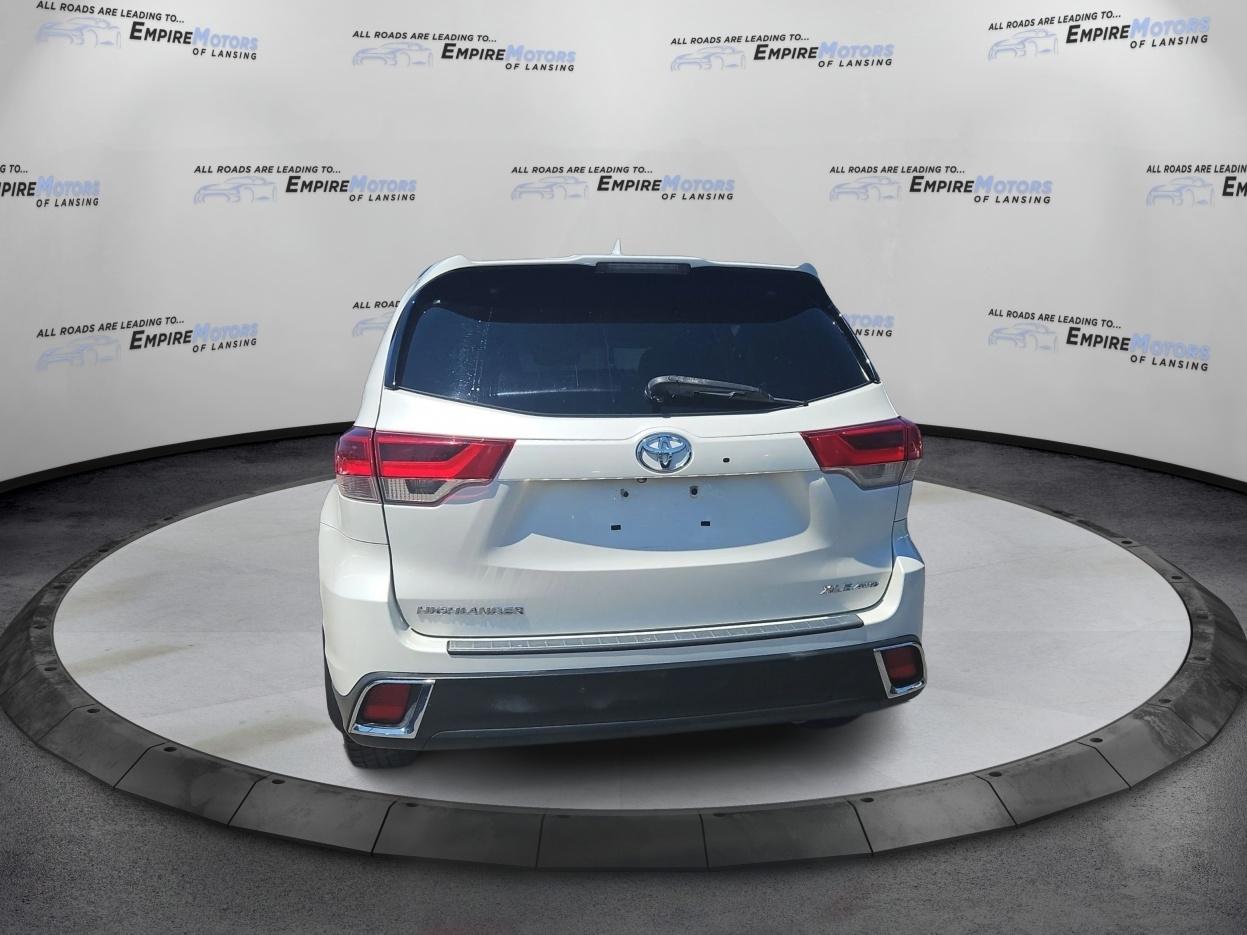 Toyota Highlander XLE AWD V6 2019