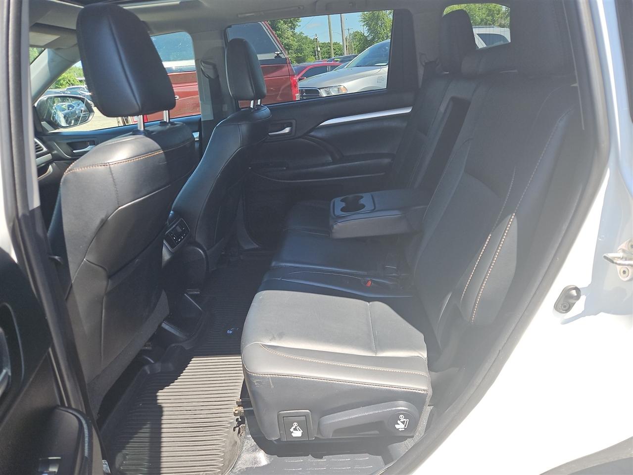 Toyota Highlander XLE AWD V6 2019