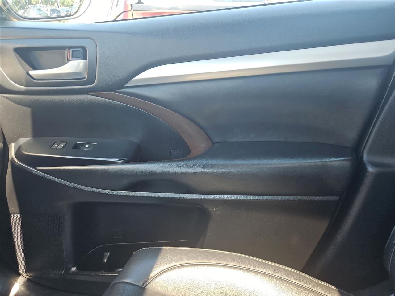 Toyota Highlander XLE AWD V6 2019