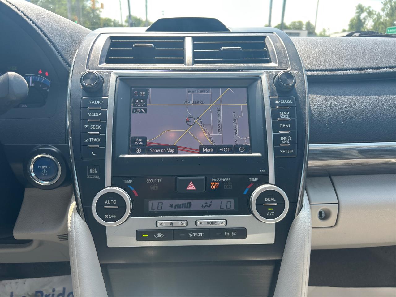 Toyota Camry Hybrid LE 2012