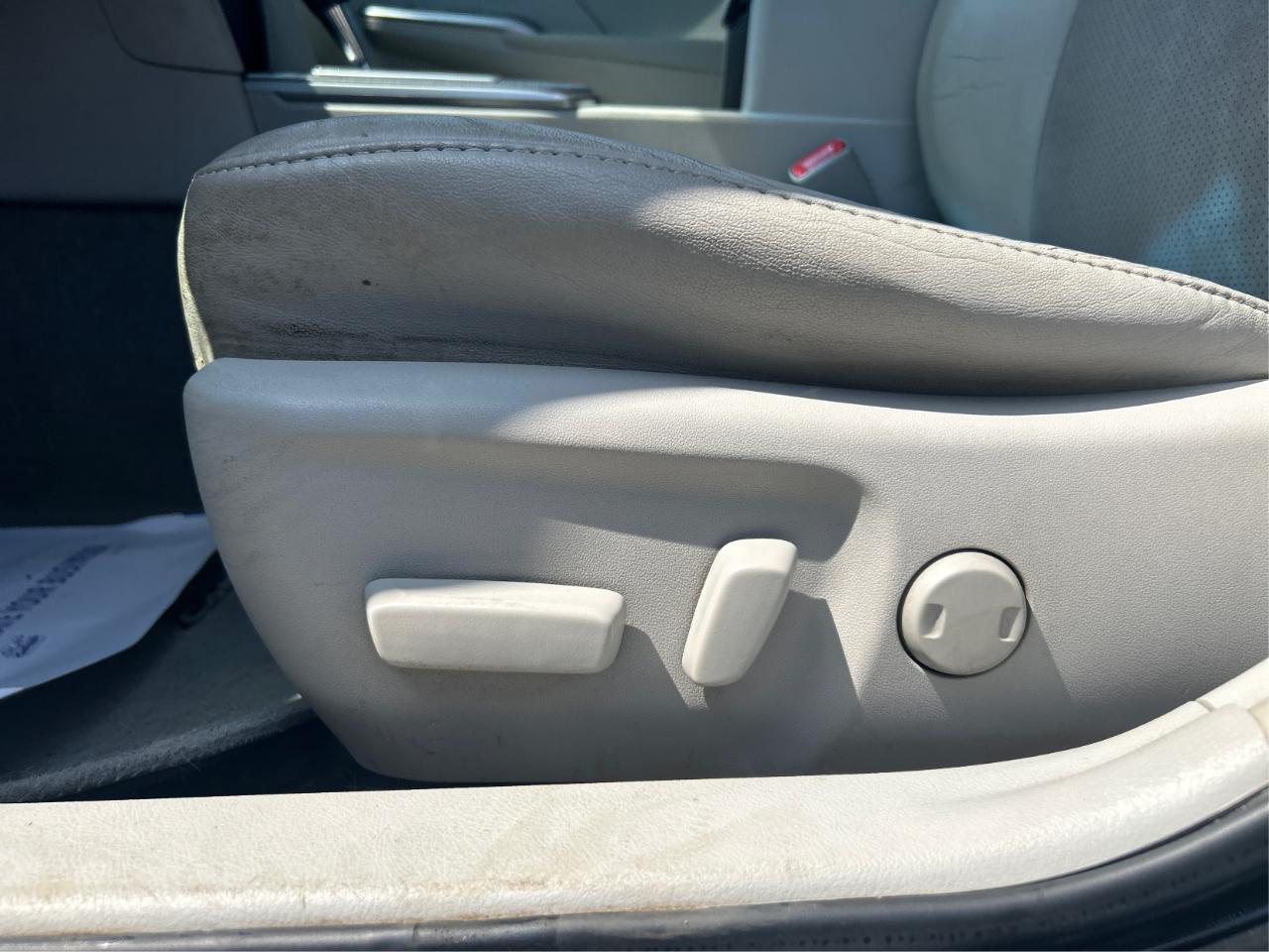 Toyota Camry Hybrid LE 2012