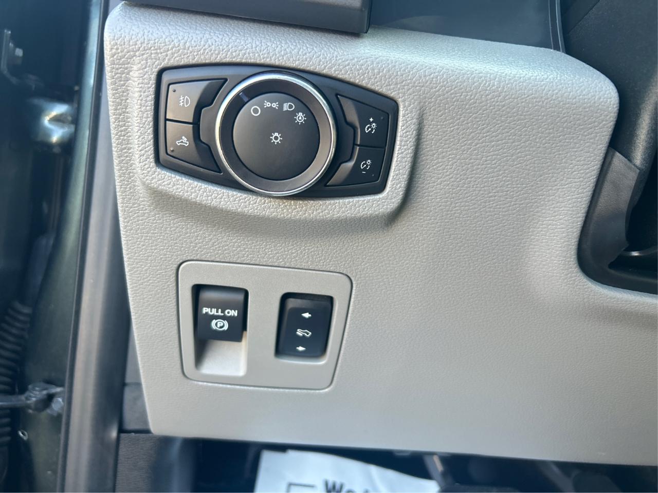 Ford F-150 XL SuperCrew 5.5-ft. Bed 4WD 2015
