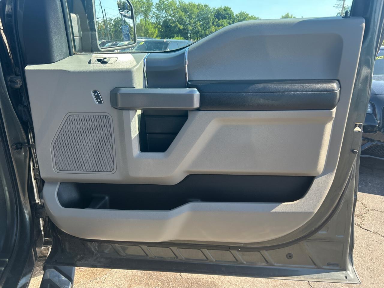 Ford F-150 XL SuperCrew 5.5-ft. Bed 4WD 2015