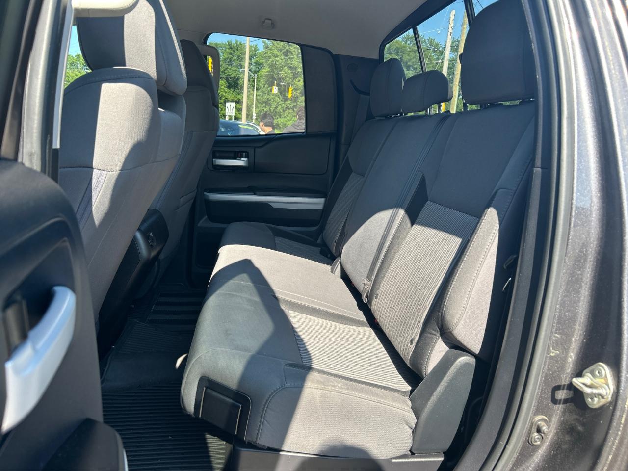 Toyota Tundra SR5 5.7L V8 Double Cab 4WD 2016