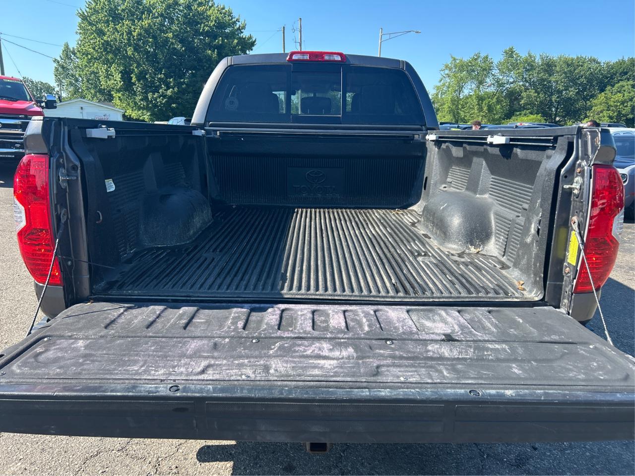 Toyota Tundra SR5 5.7L V8 Double Cab 4WD 2016