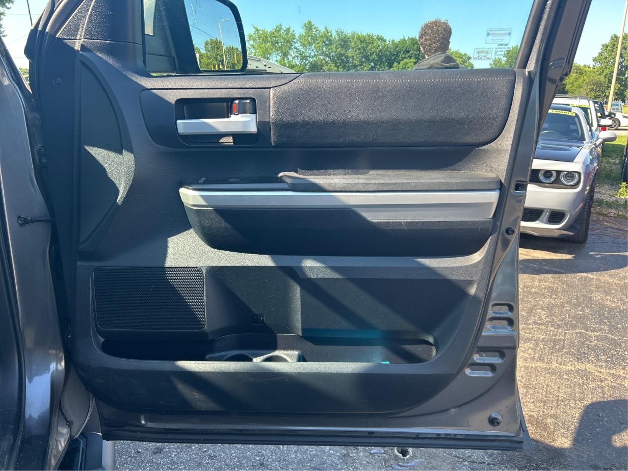 Toyota Tundra SR5 5.7L V8 Double Cab 4WD 2016