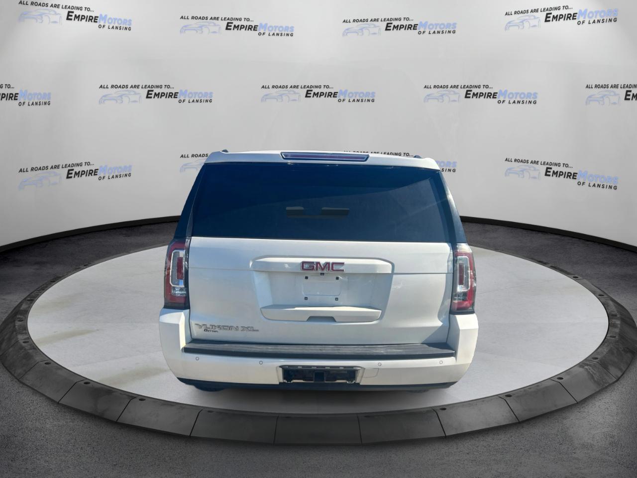 GMC Yukon XL SLT 1/2 Ton 4WD 2015