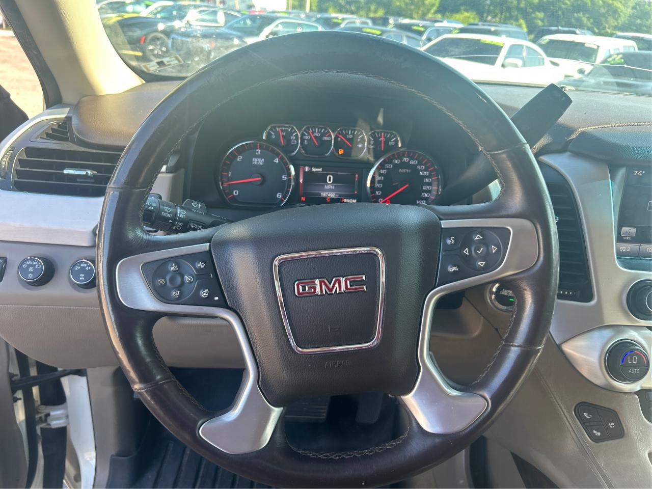 GMC Yukon XL SLT 1/2 Ton 4WD 2015