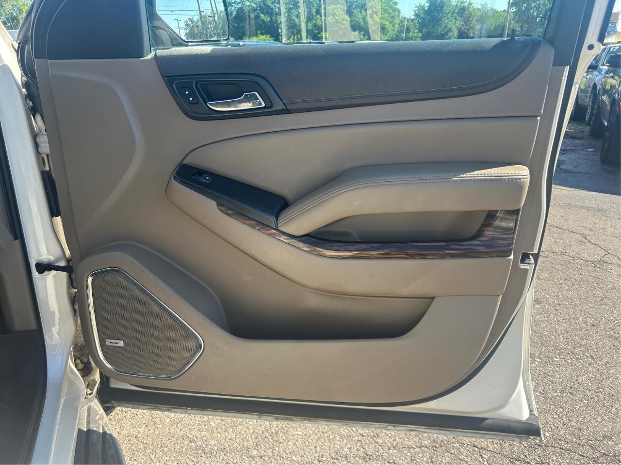 GMC Yukon XL SLT 1/2 Ton 4WD 2015
