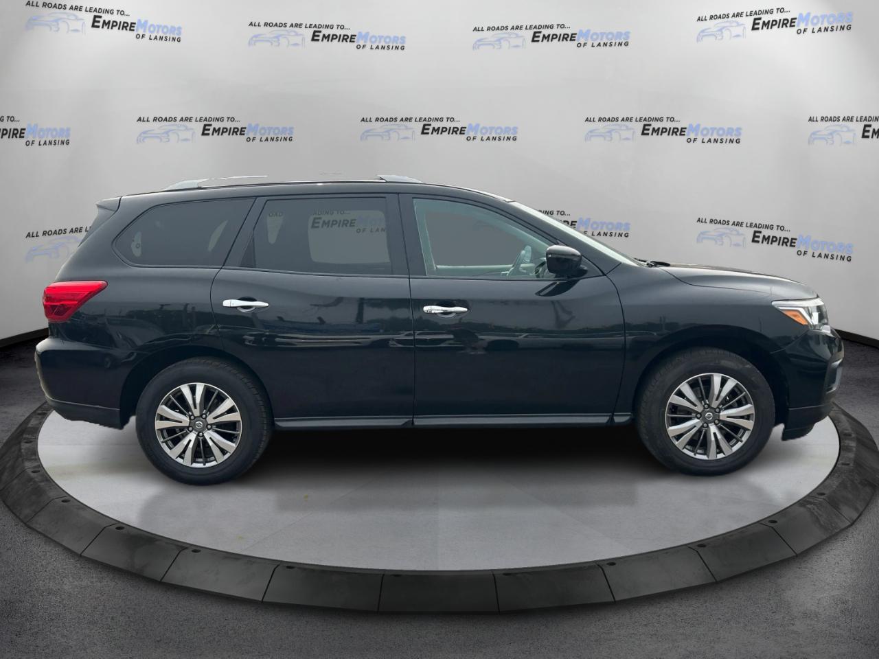 Nissan Pathfinder SV 4WD 2020