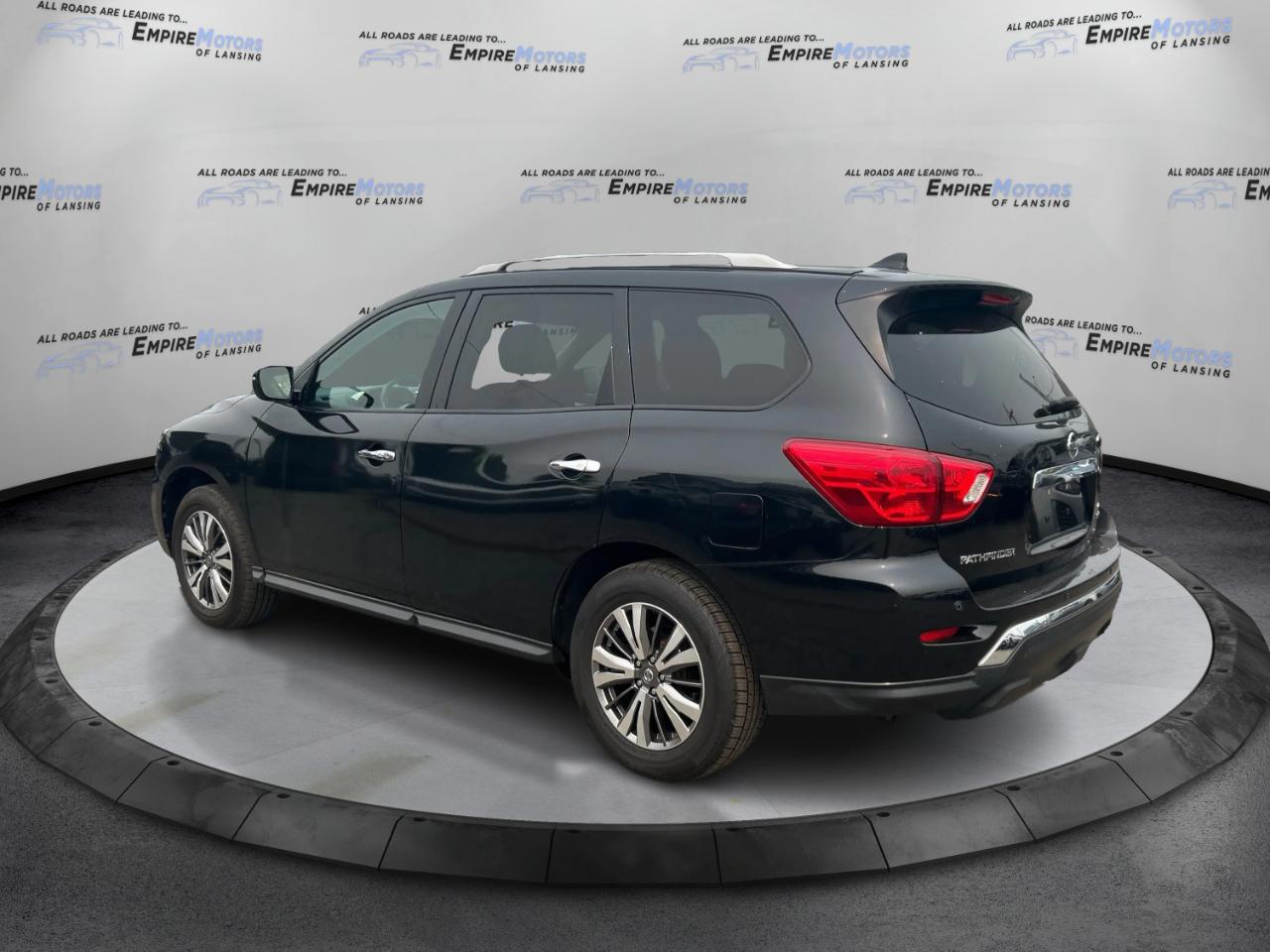 Nissan Pathfinder SV 4WD 2020