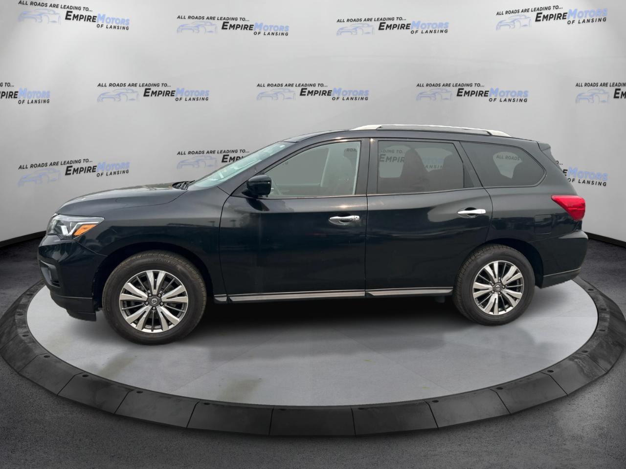 Nissan Pathfinder SV 4WD 2020