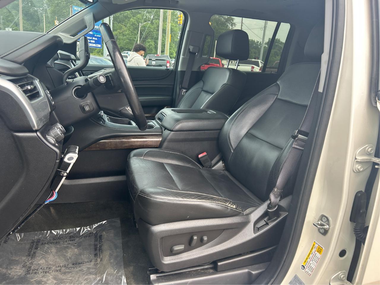 Chevrolet Suburban LT 1500 4WD 2015