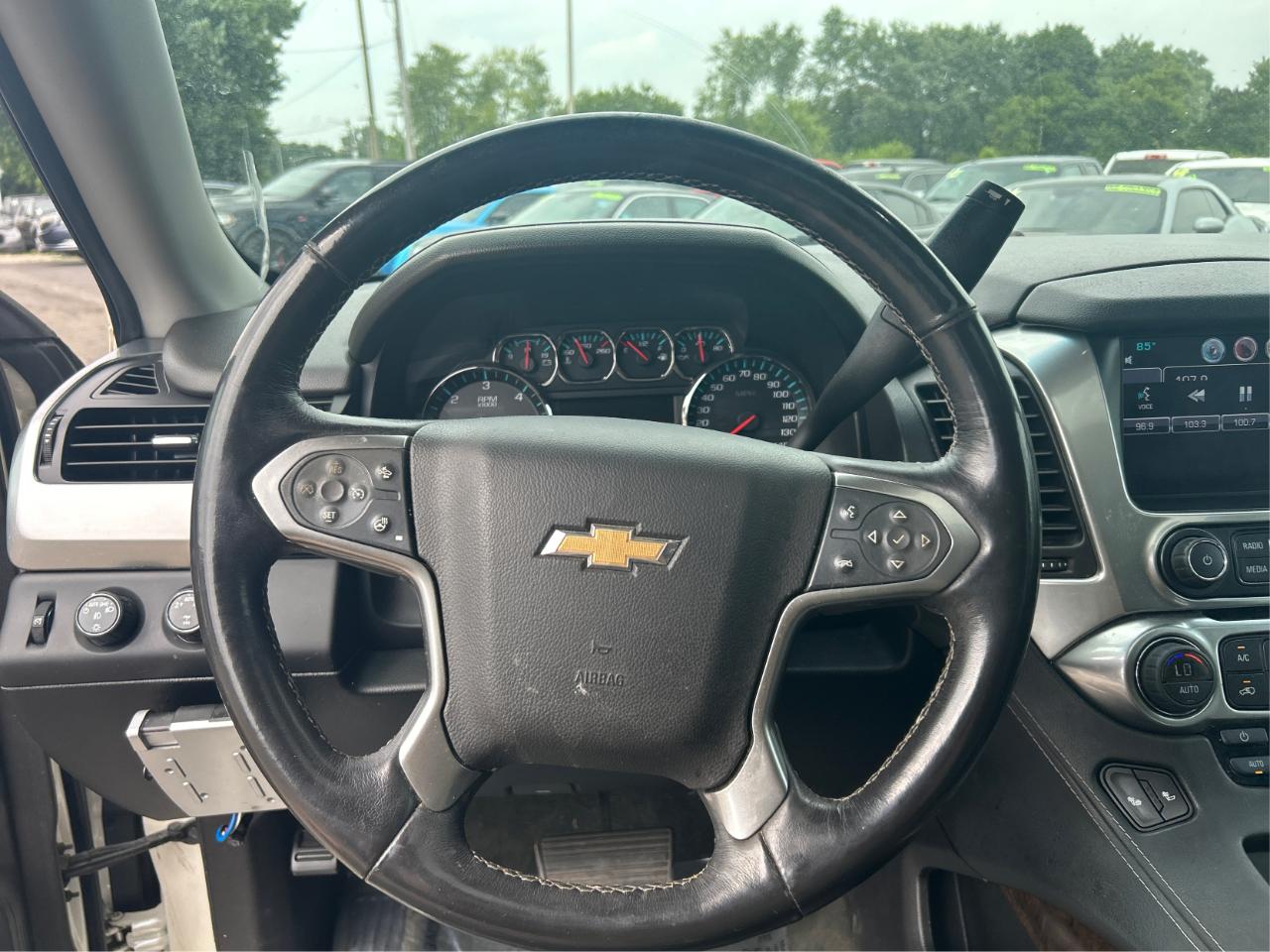 Chevrolet Suburban LT 1500 4WD 2015