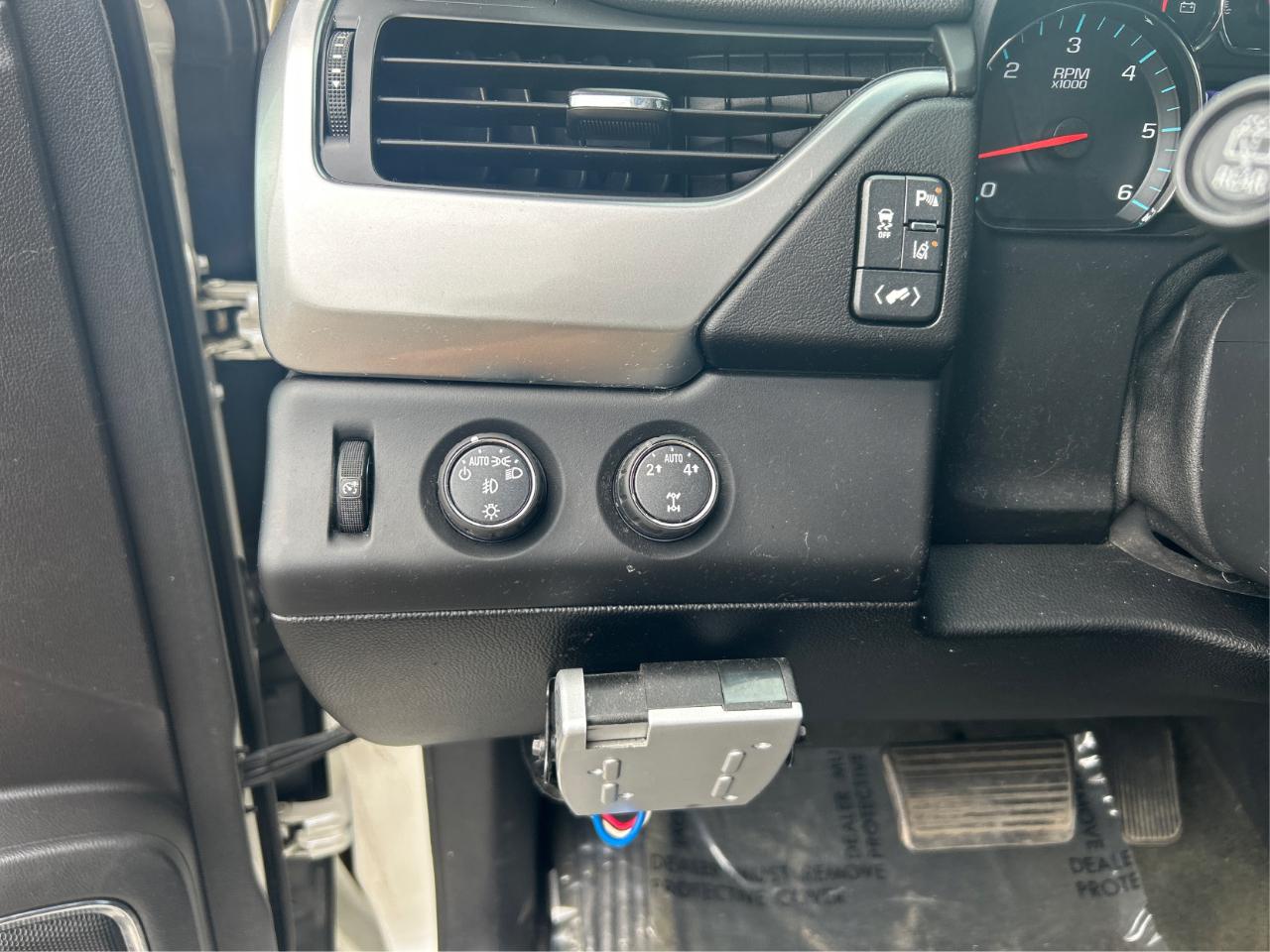 Chevrolet Suburban LT 1500 4WD 2015