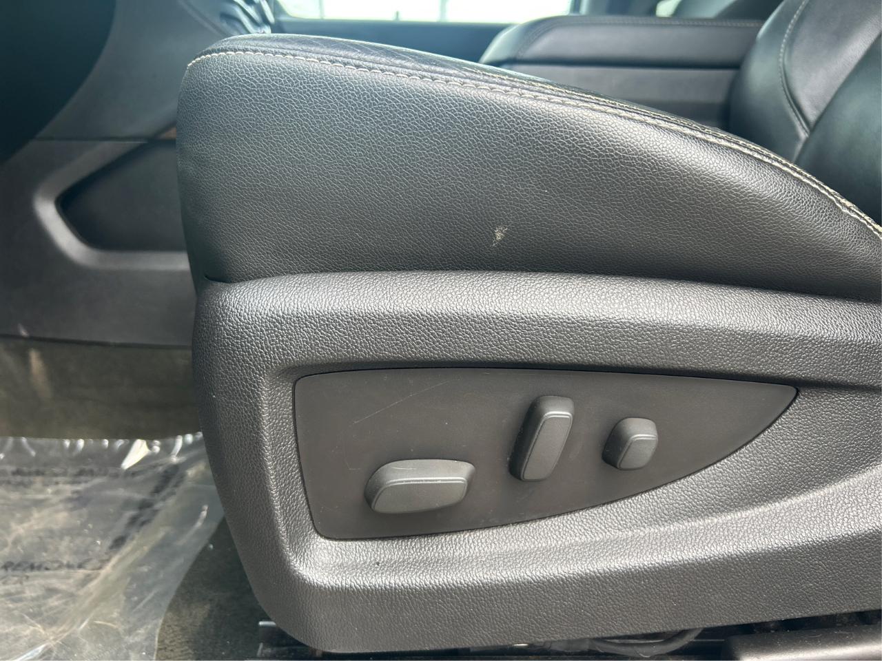 Chevrolet Suburban LT 1500 4WD 2015