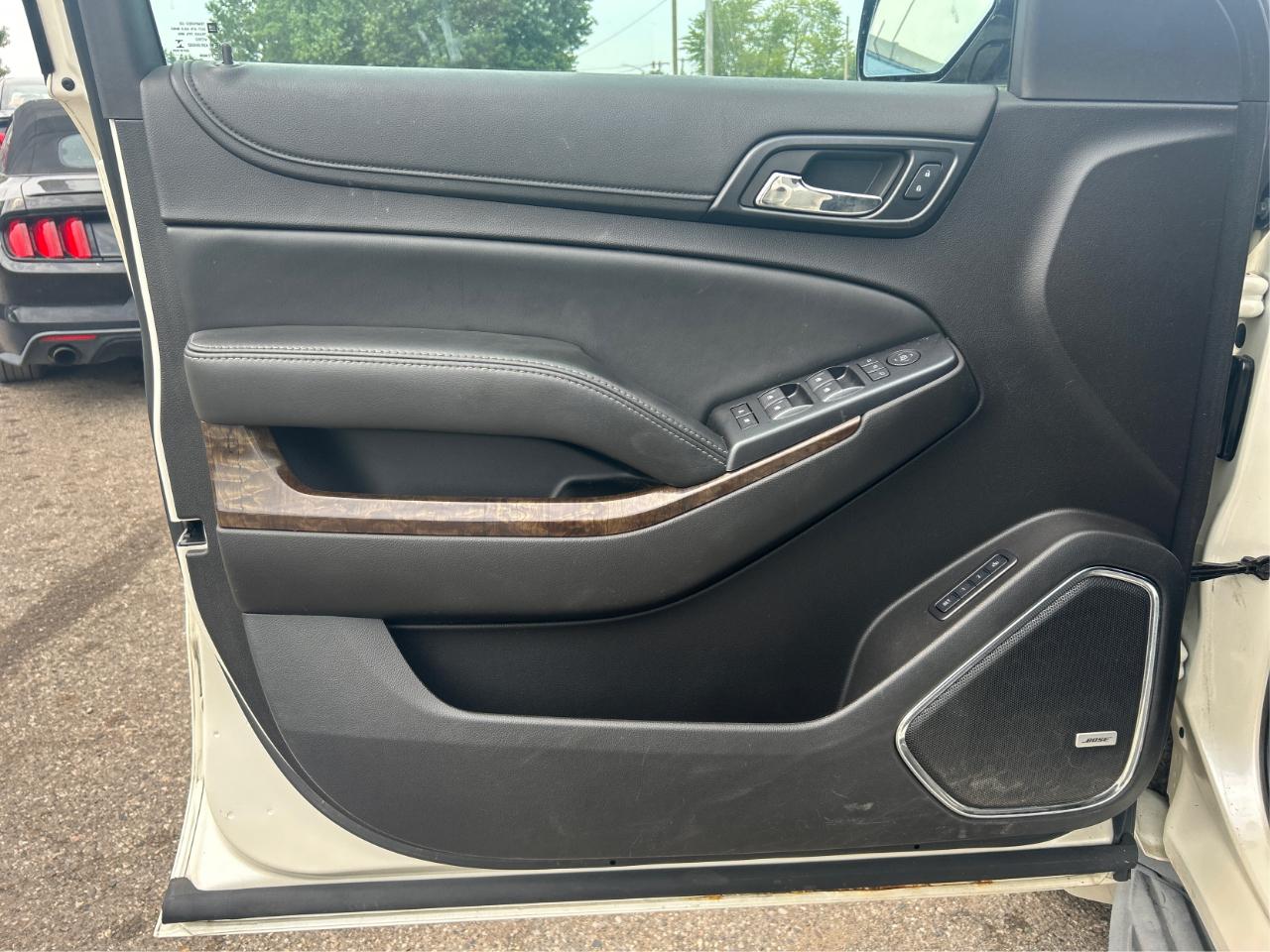 Chevrolet Suburban LT 1500 4WD 2015