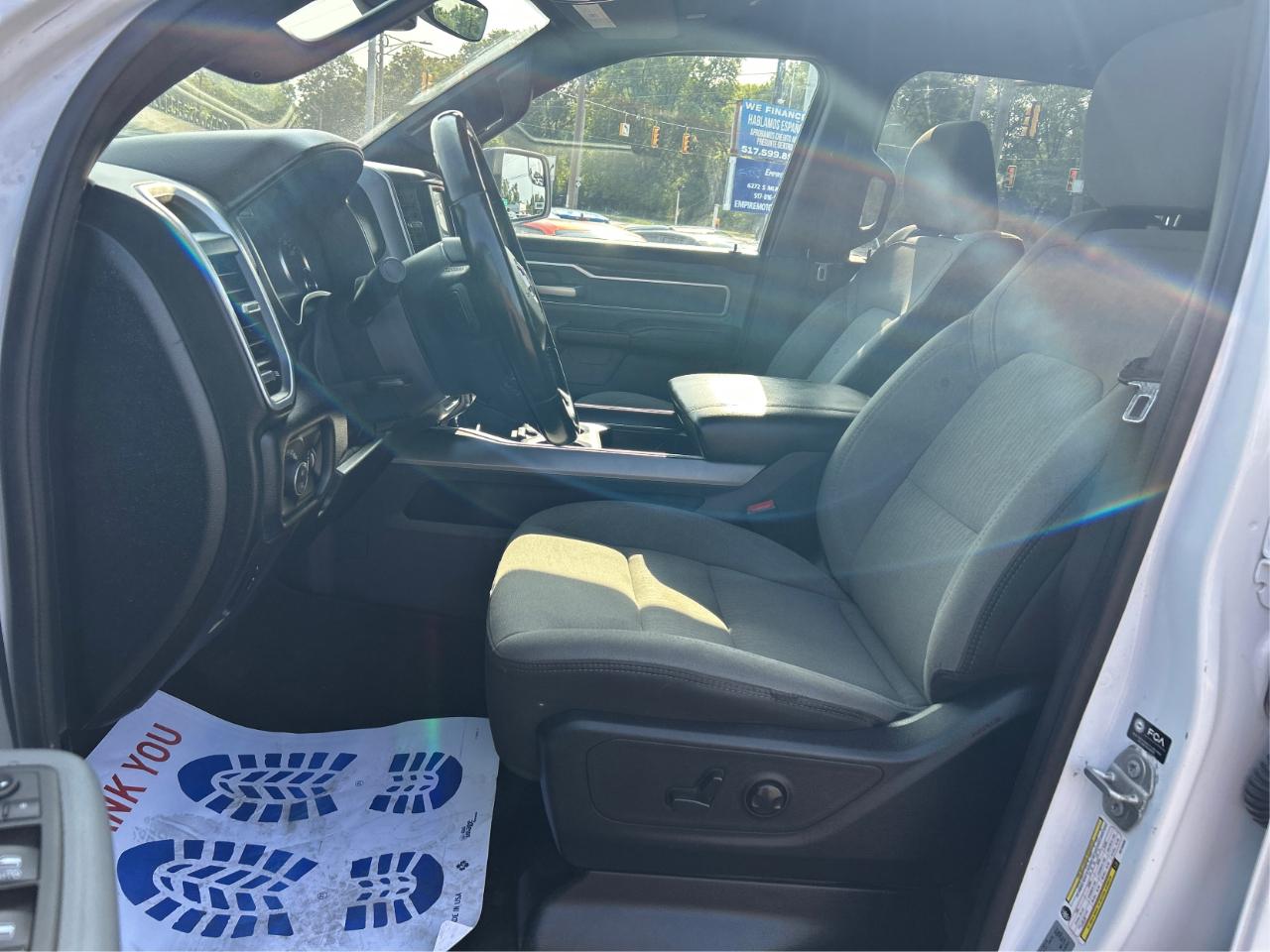 RAM 1500 Big Horn Crew Cab SWB 4WD 2022
