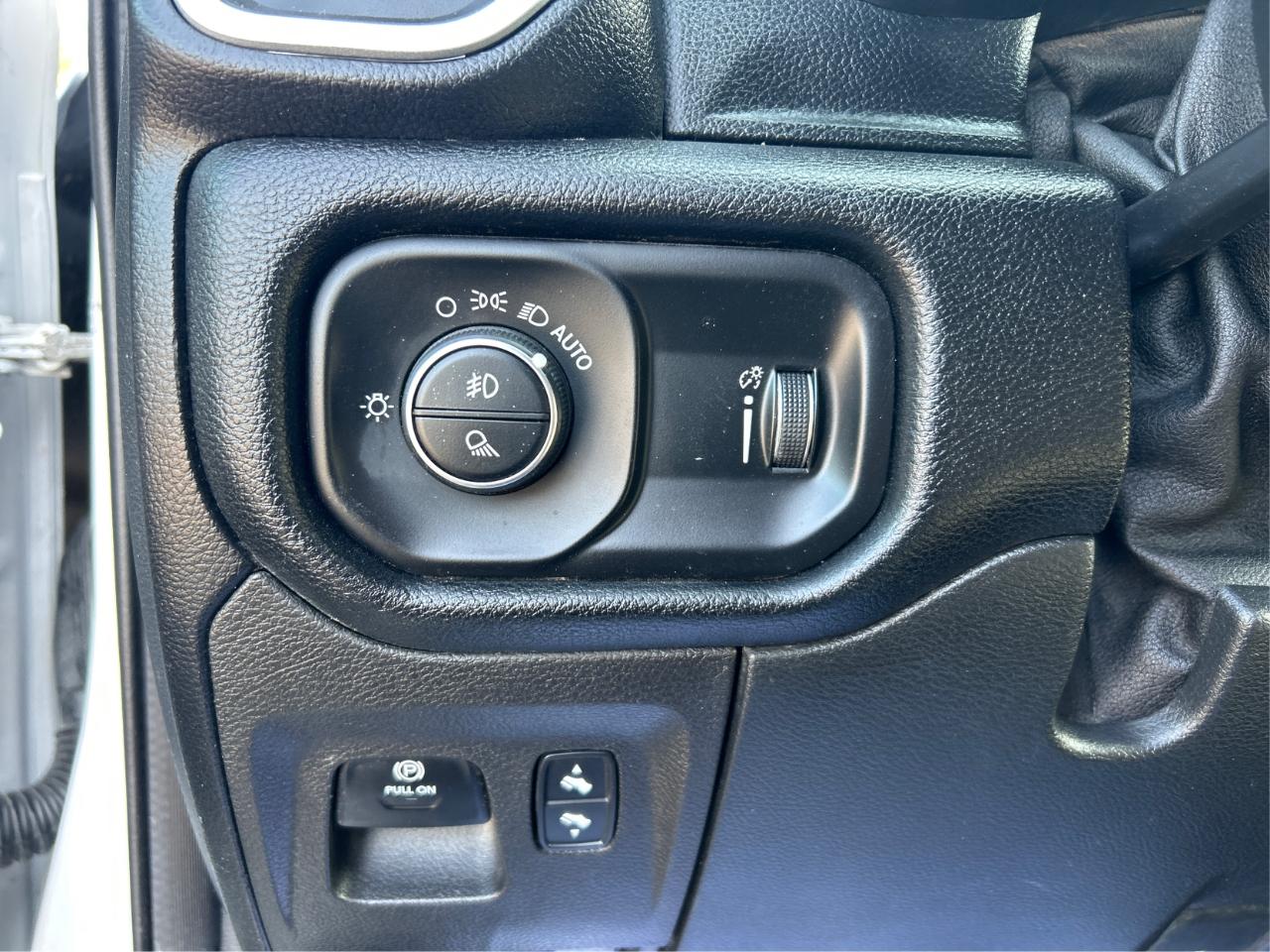 RAM 1500 Big Horn Crew Cab SWB 4WD 2022