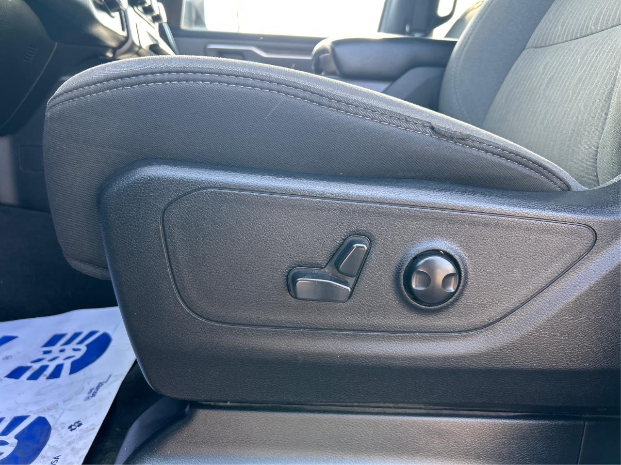 RAM 1500 Big Horn Crew Cab SWB 4WD 2022