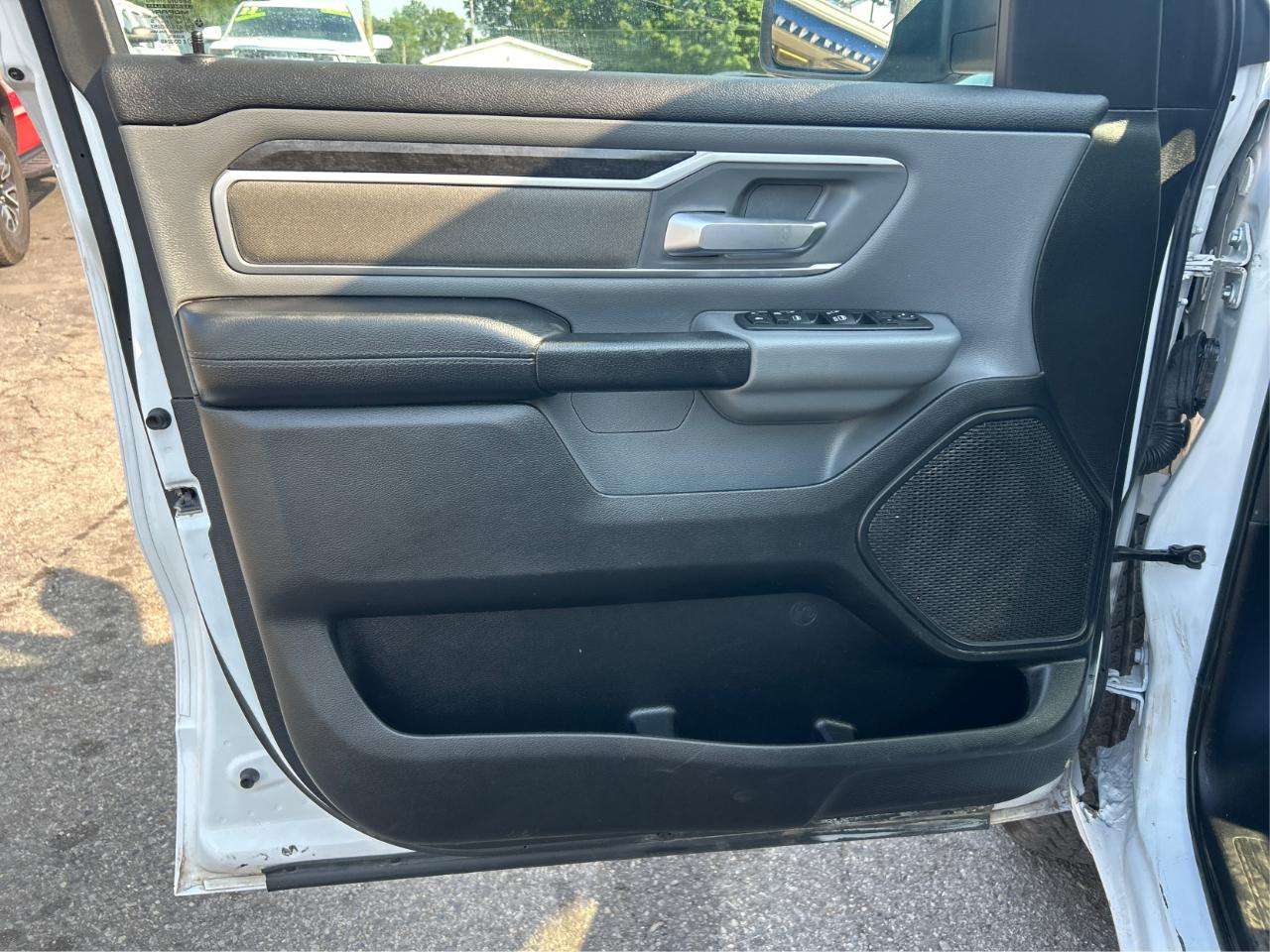 RAM 1500 Big Horn Crew Cab SWB 4WD 2022
