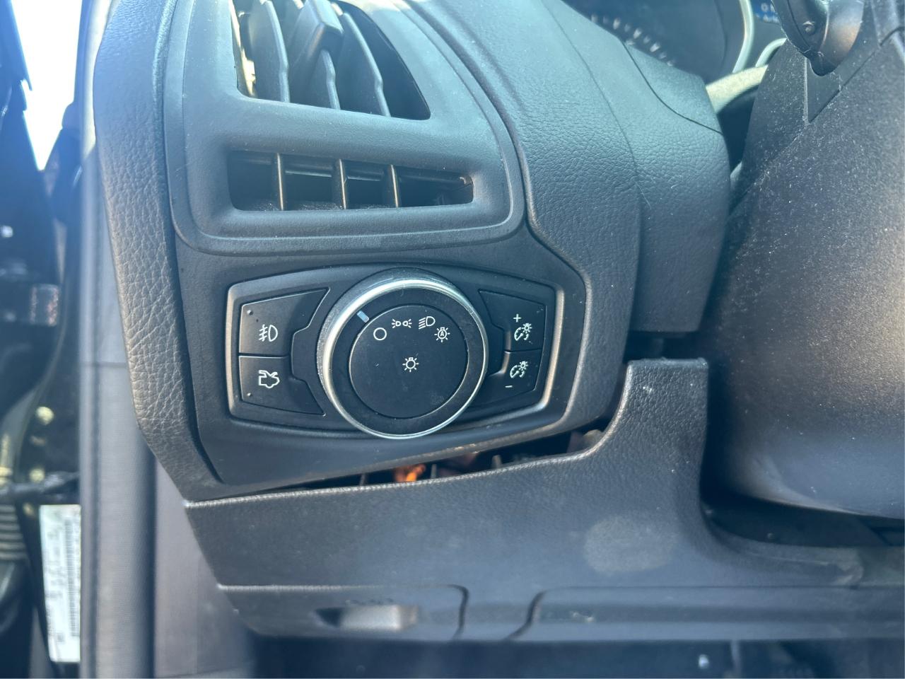 Ford Focus SE Hatch 2015