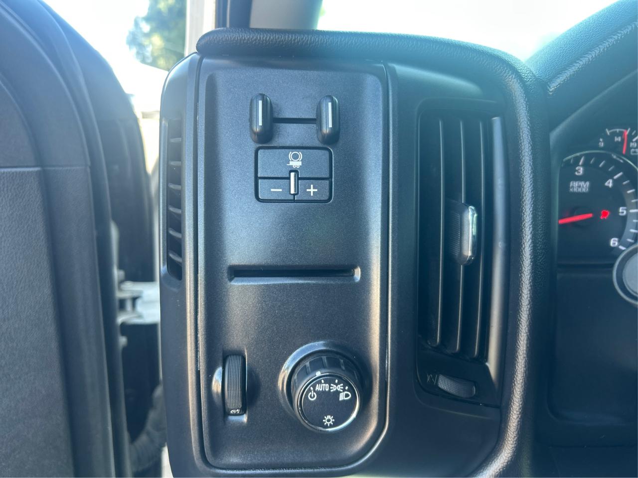 Chevrolet Silverado 2500HD Work Truck Crew Cab 4WD 2016