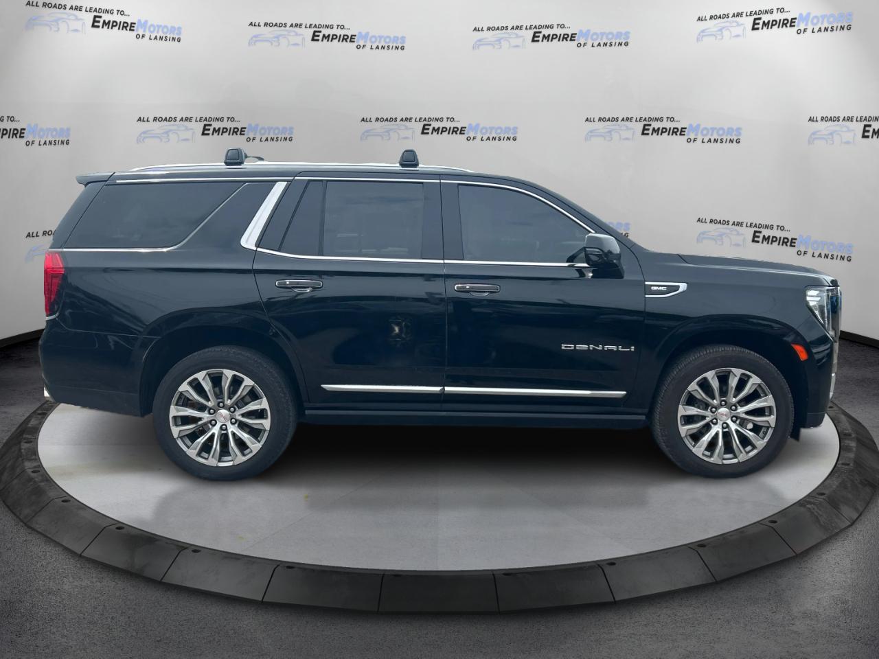 GMC Yukon Denali 4WD 2021