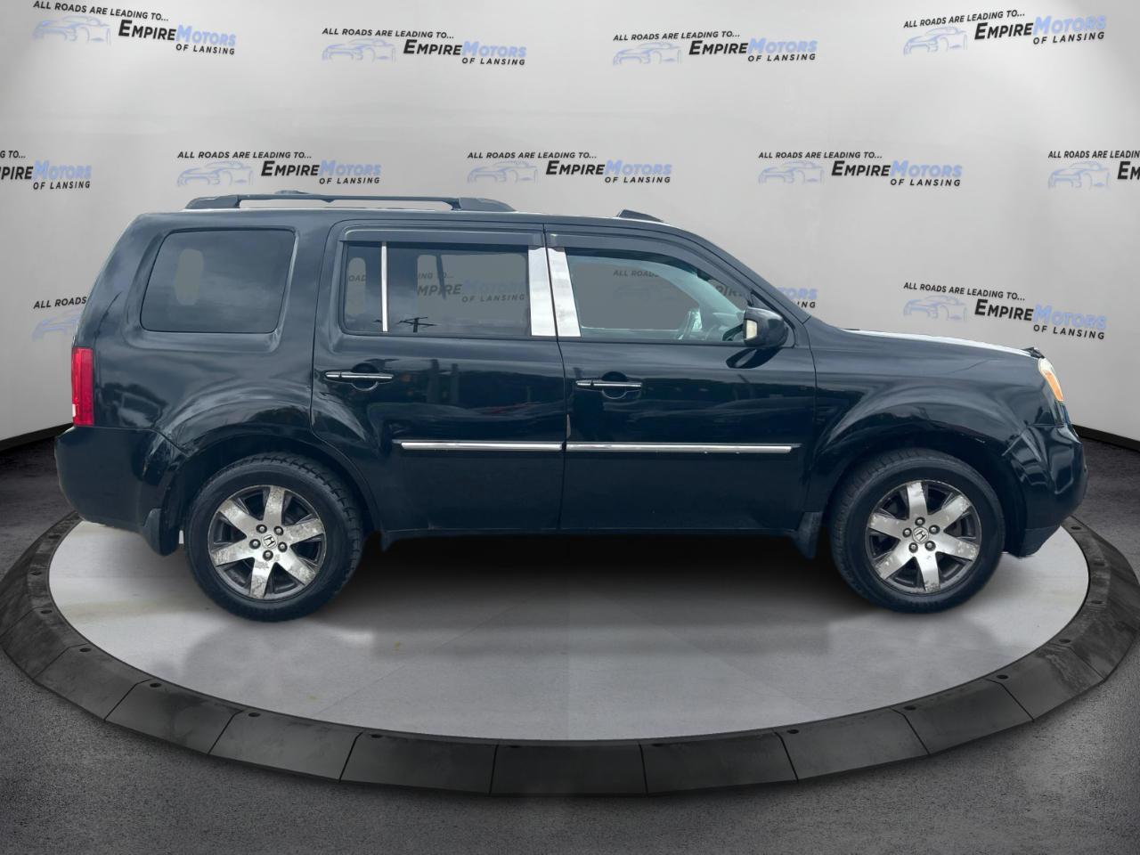 Honda Pilot Touring 4WD 5-Spd AT with DVD 2013