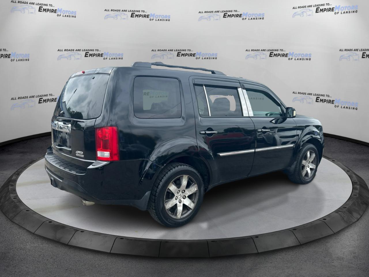 Honda Pilot Touring 4WD 5-Spd AT with DVD 2013