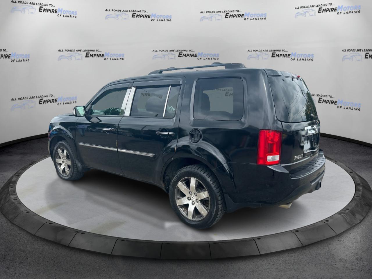 Honda Pilot Touring 4WD 5-Spd AT with DVD 2013