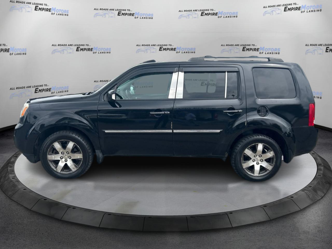 Honda Pilot Touring 4WD 5-Spd AT with DVD 2013