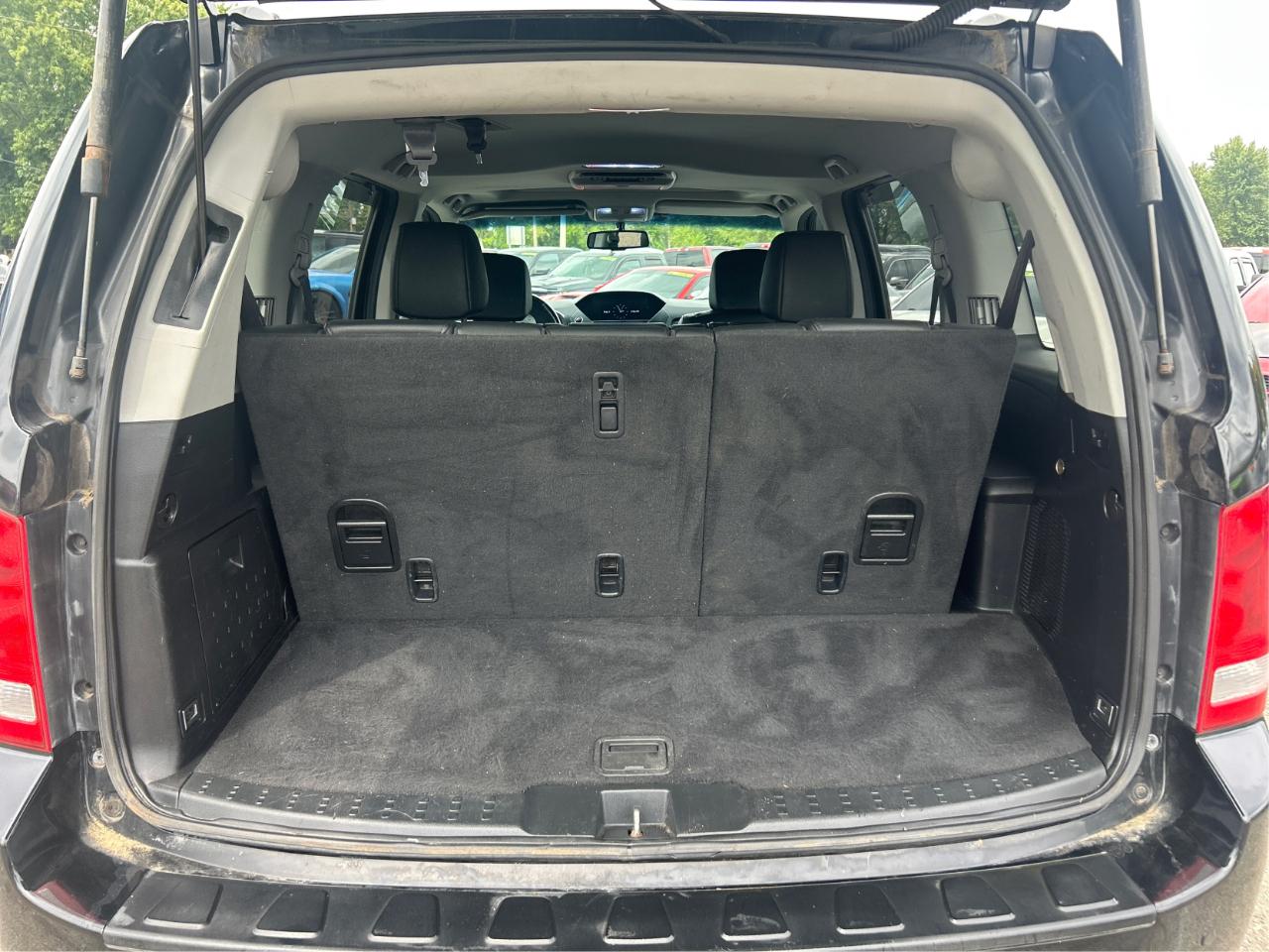 Honda Pilot Touring 4WD 5-Spd AT with DVD 2013