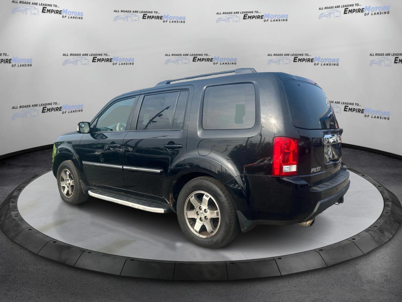 Honda Pilot Touring 4WD 5-Spd AT with DVD 2010
