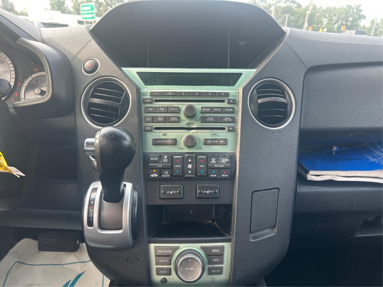 Honda Pilot Touring 4WD 5-Spd AT with DVD 2010