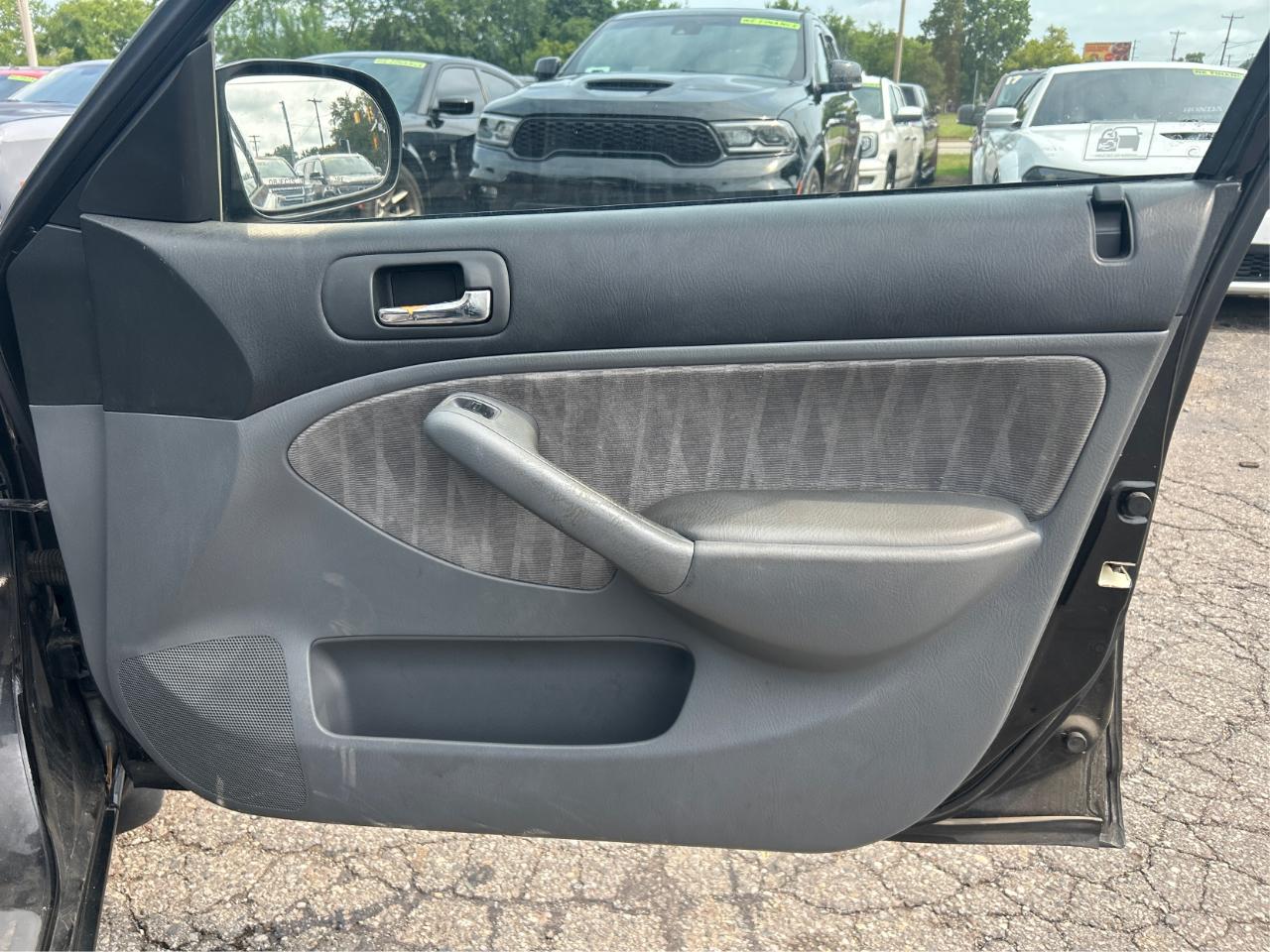 Honda Civic LX Sedan 4-spd AT 2003