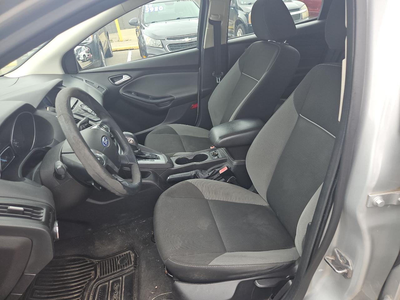 Ford Focus SE 2012
