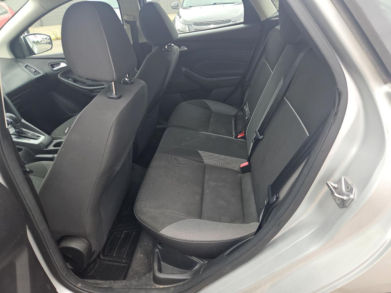 Ford Focus SE 2012