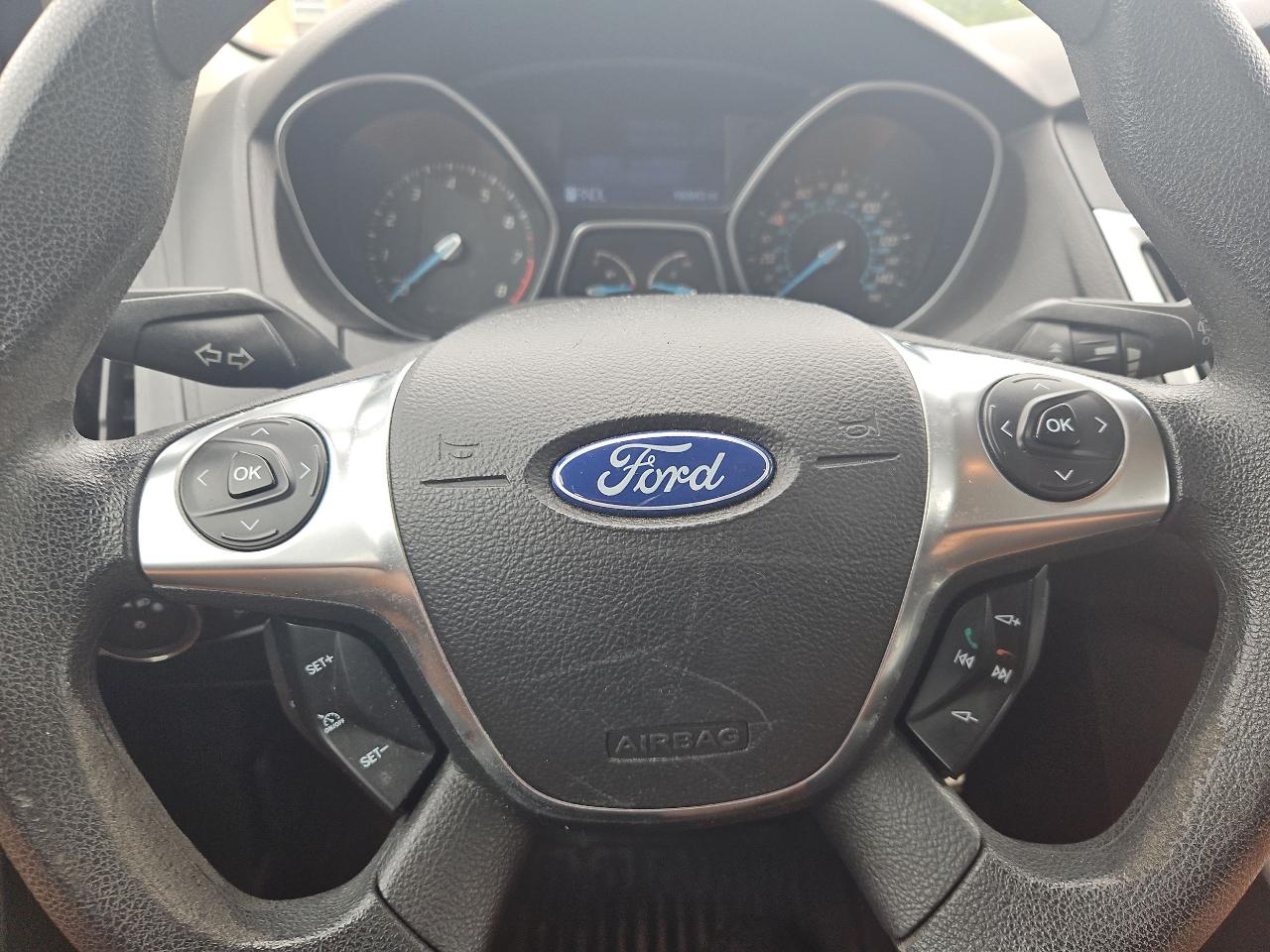 Ford Focus SE 2012