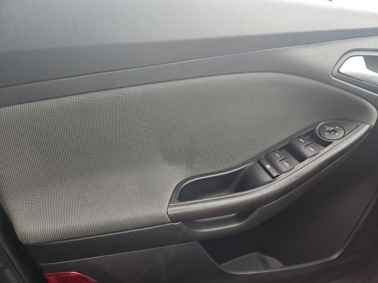 Ford Focus SE 2012