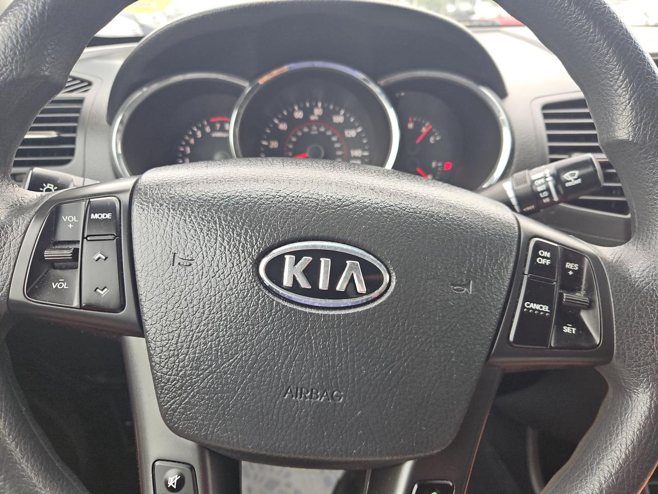 Kia Sorento LX 2WD 2011