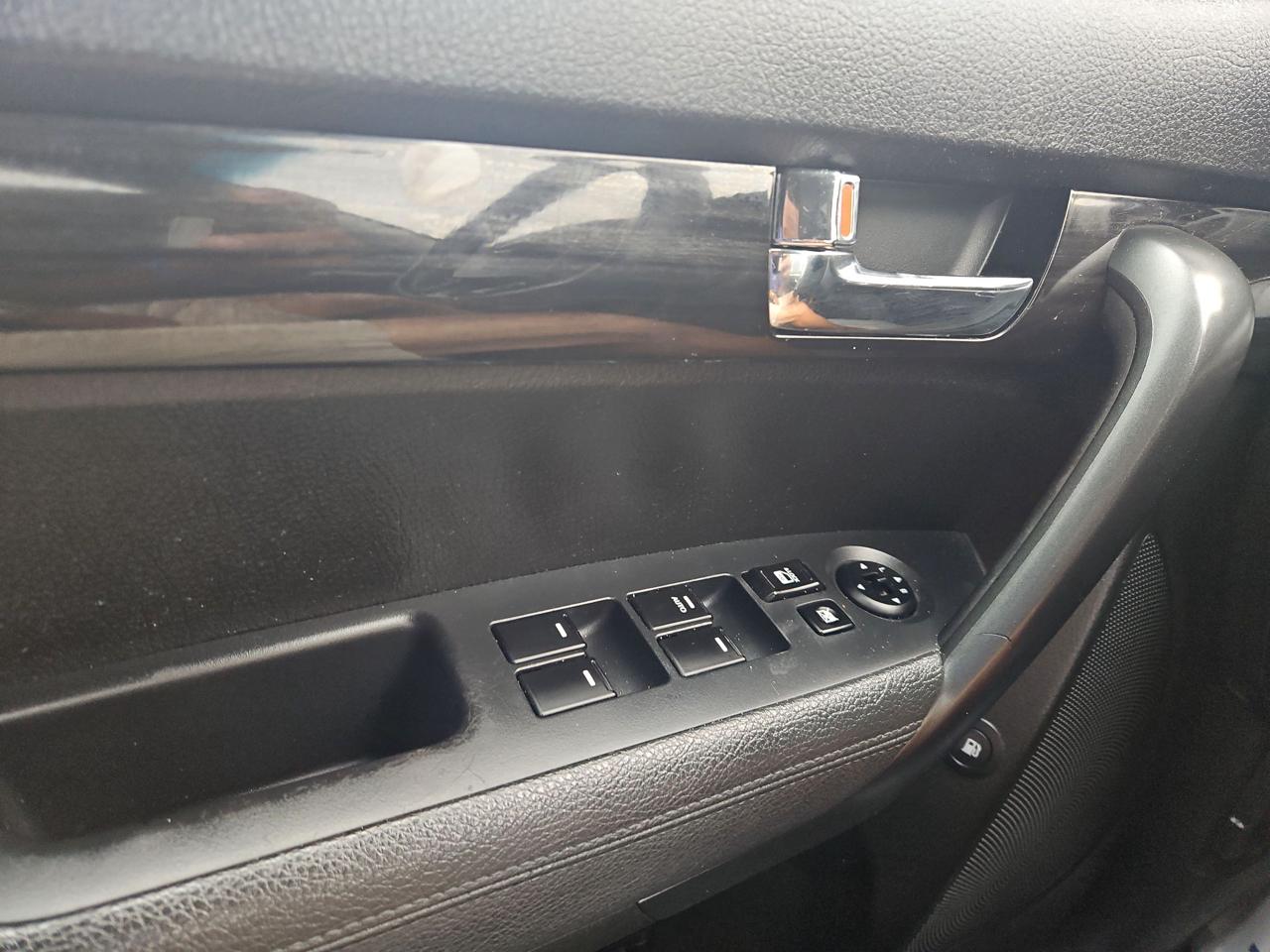 Kia Sorento LX 2WD 2011