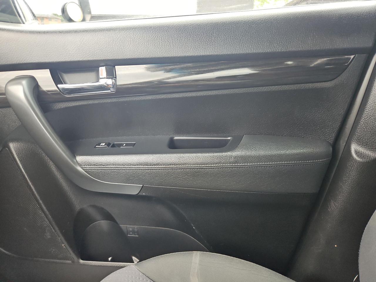 Kia Sorento LX 2WD 2011