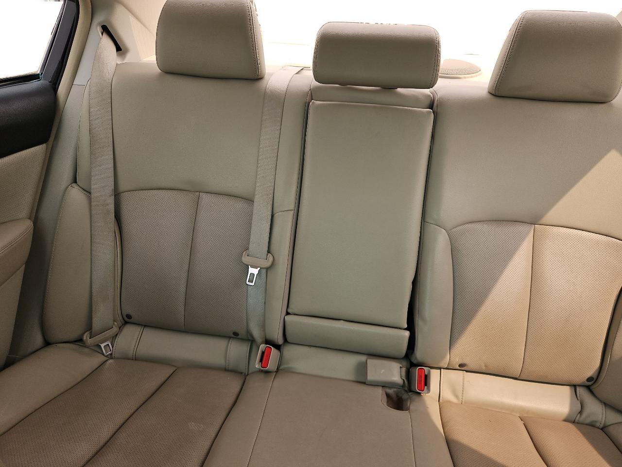 Subaru Legacy 2.5i Limited 2013